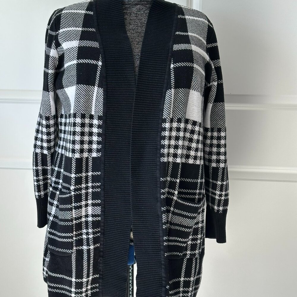 Isaac Mizrahi Live! Black & White block print Cardigan, size XL